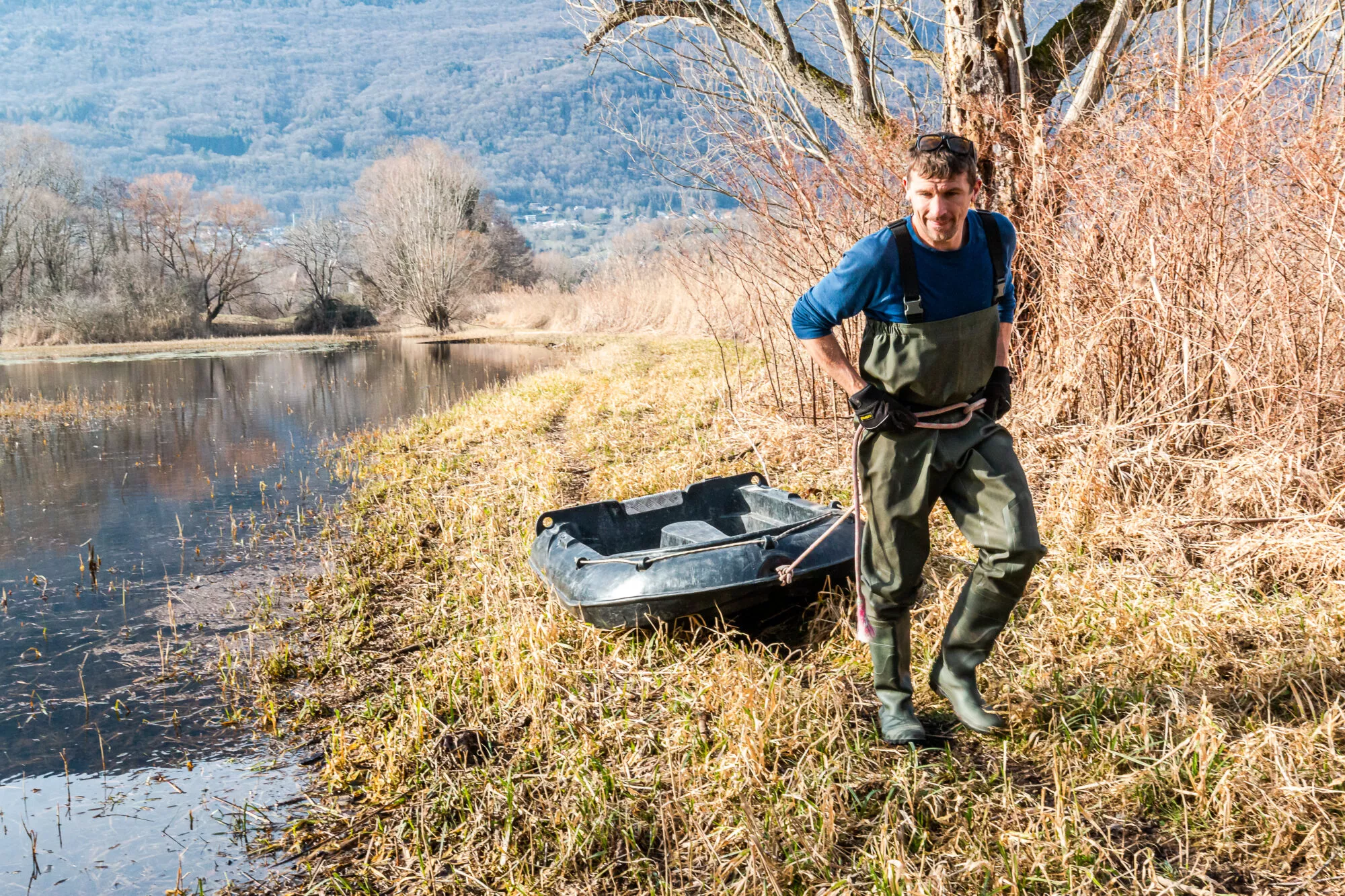 Image for Dépose des exclos sur les bras morts du Rhône pour le Conservatoire des Espaces Naturels de Rhône-Alpes.